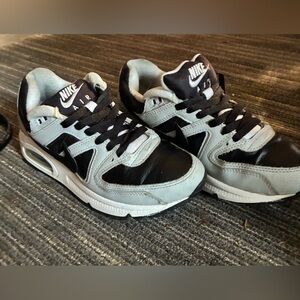 Nike Grey and Black Shoes size 6